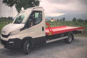 Tractari auto cu platforme cu platou